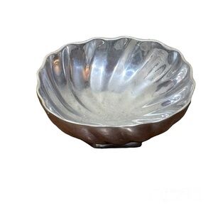 Wilton Armetale Metal Eddy Medium 7” Dipping Bowl Silver tone Scallop Edges.